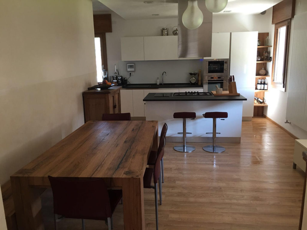 Tavolo e porta bottiglie in rovere vecchio - Cucina GD Arredamenti Stanza per Stanza Montebelluna (TV)