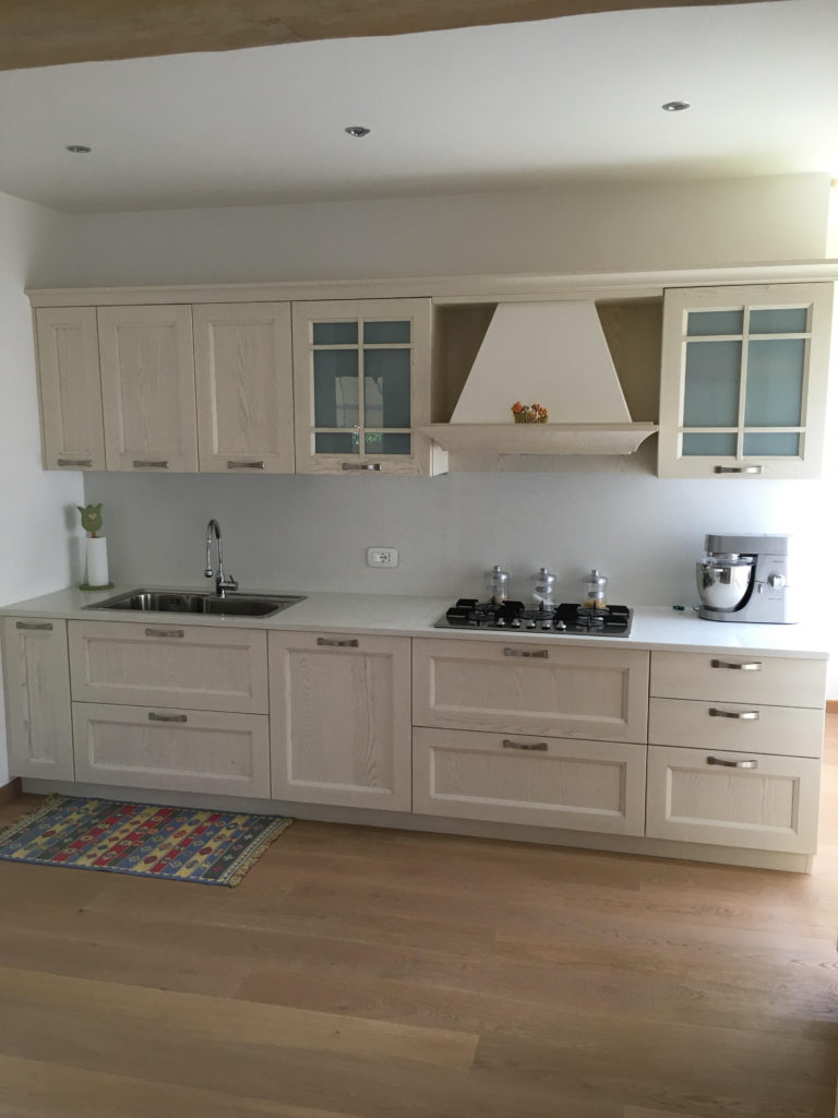 Stanza per Stanza Arredamenti - Cucina village decape piano quarzo bianco alano di Piave