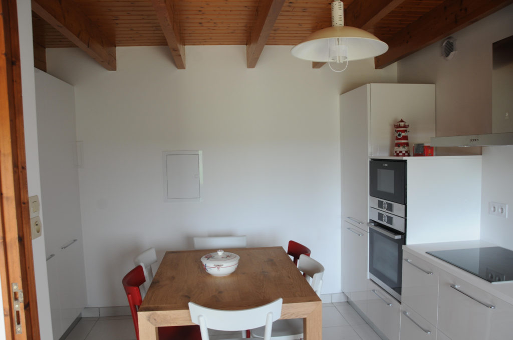 Tavolo Pizzolato in legno e cucina GD Arredamenti
