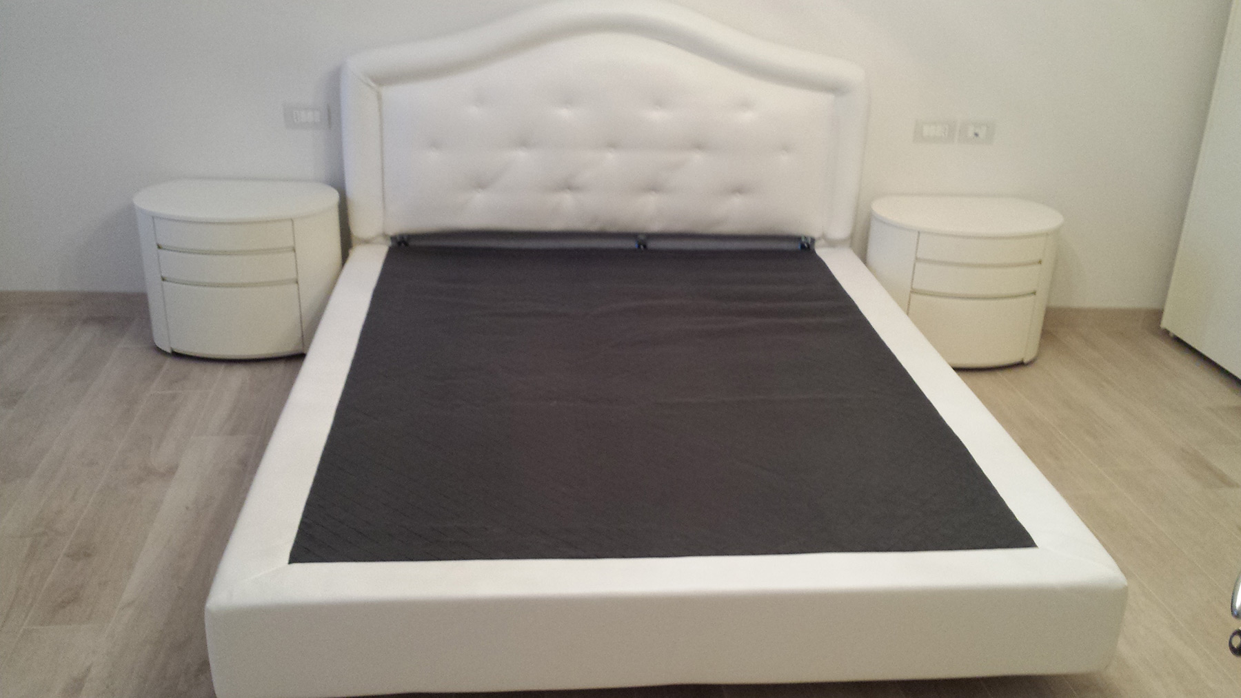 Letto Spagnol in ecopelle bianca in rovere bianco